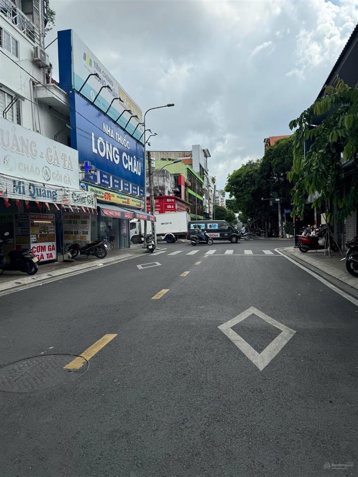 Tòa nhà  mt đường nguyễn hậu (8x16m) 3 lầu, sân thượng, thang máy. vị trí cực đẹp, p. tân thành