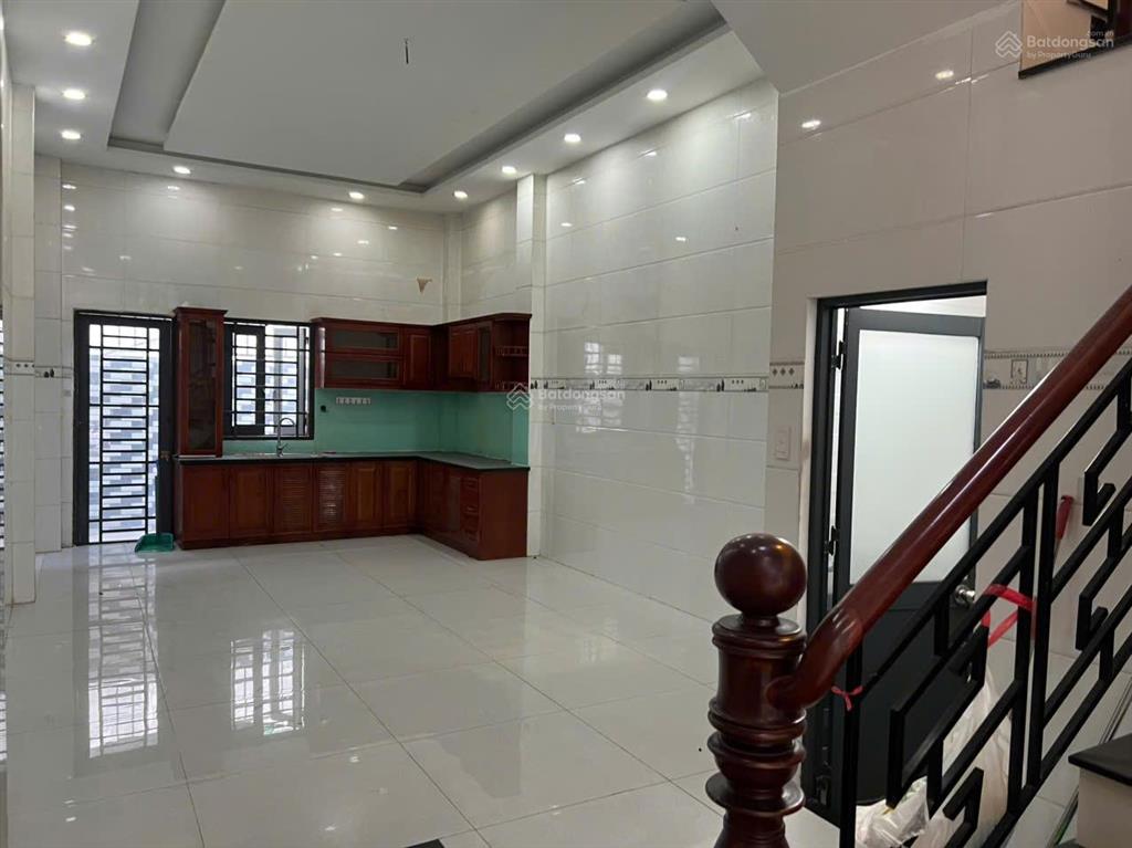 Nhà hẻm thẳng 7m phú thọ hòa. dt 4x16,5m, 2 lầu sân thượng, cách mặt tiền vài căn, giá 7,5 tỷ tl