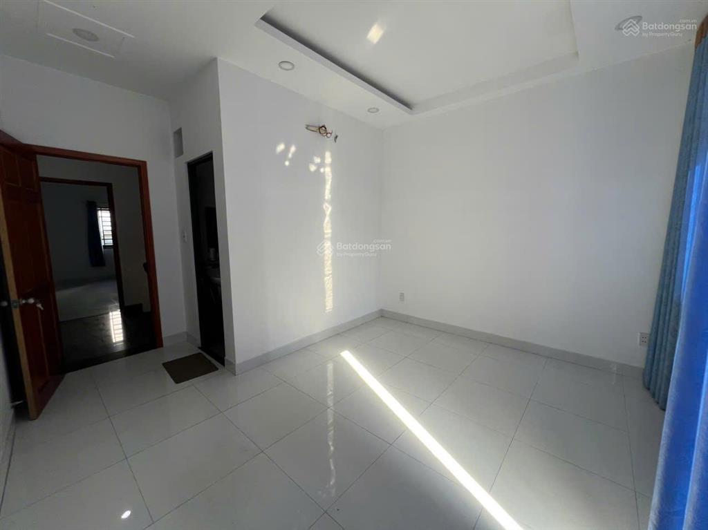 Nhà hẻm thẳng 7m phú thọ hòa. dt 4x16,5m, 2 lầu sân thượng, cách mặt tiền vài căn, giá 7,5 tỷ tl