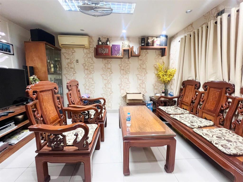 Vị trí vàng của phú nhuận. nhà nằm ngay khu nội bộ thích quảng đức, 6.8x12m, 5 tầng, giá 24.8 tỷ