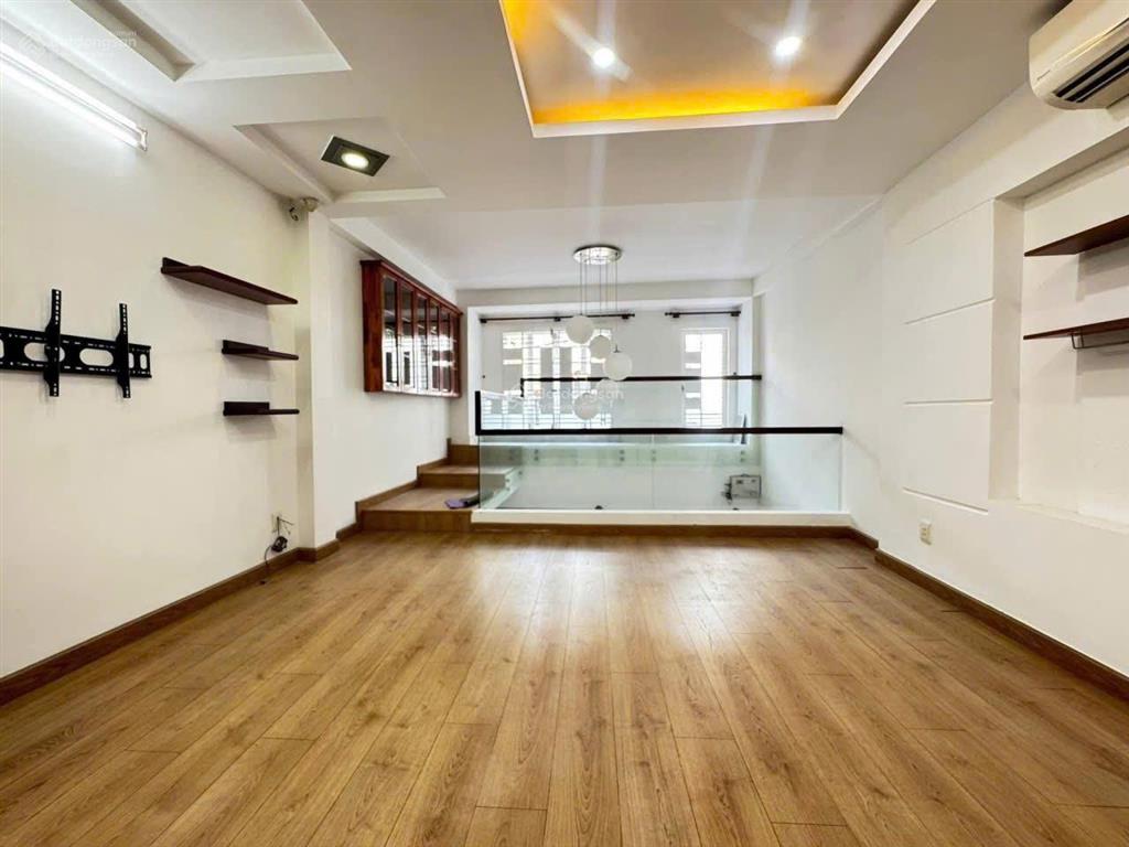 Cho thuê nhà mới ở liền, hxh nguyễn đình chính, phú nhuận, 4.5x18, 5 tầng, 35tr/tháng