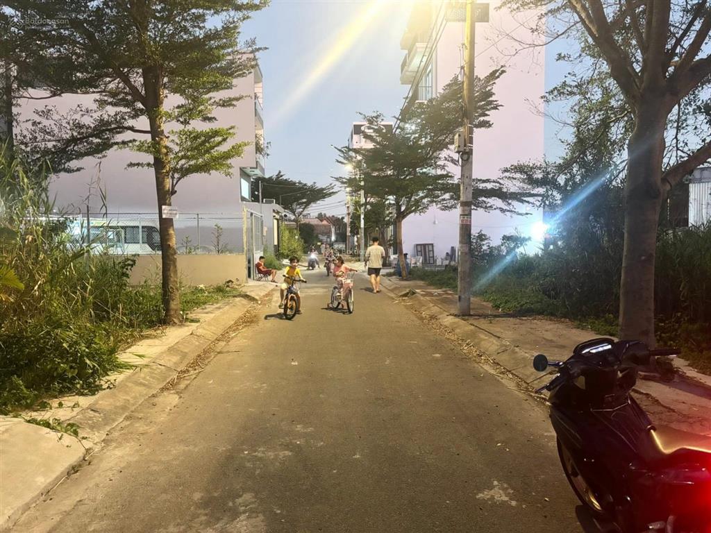 Chỉ hơn 8tỷ có ngay nhà 5 tầng  5x17  hẻm 7m thông  nguyễn văn tạo  nhà bè