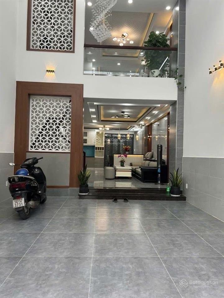 Chỉ hơn 8tỷ có ngay nhà 5 tầng  5x17  hẻm 7m thông  nguyễn văn tạo  nhà bè