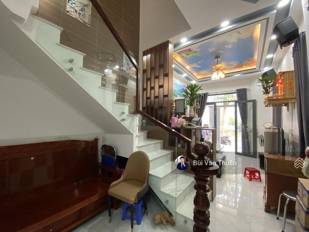 Nhà 3 tầng góc 2 mặt tiền nội bộ  xe hơi quay đầu  kdc the sun nhà bè  4,5x15  giá chỉ 6,5 tỷ