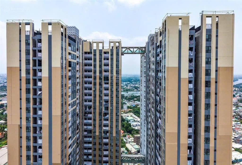 Chủ ngộp bán gấp căn hộ 2pn 2wc a&t sky garden giá chỉ 2,35x tỷ