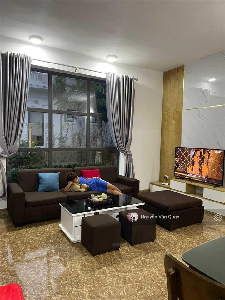 Chính chủ cần bán biệt thự 450m2 sẵn khuôn viên nhà đẹp, gần hồ giá 4.x tỷ