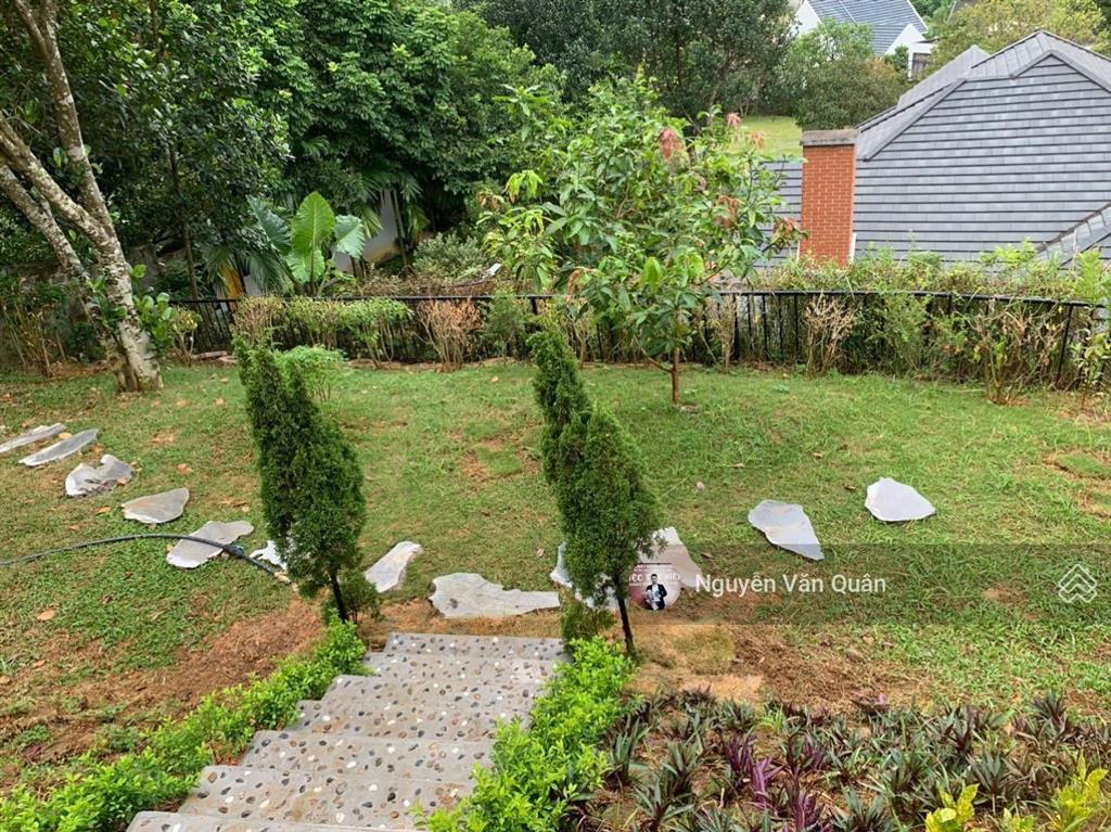 Chính chủ cần bán biệt thự 450m2 sẵn khuôn viên nhà đẹp, gần hồ giá 4.x tỷ