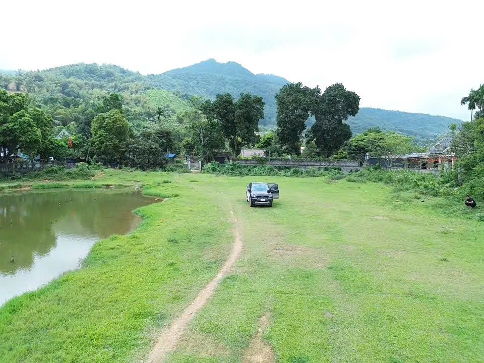 Nhỉnh 3 triệu! đất đẹp, view đồi núi, trung tâm lương sơn, đường chạy vòng quanh, cách big c 37km.