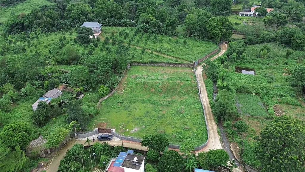 Lô góc! giáp suối to đẹp! view núi! lô 2750m2 tại lương sơn, giá chỉ 2.x triệu 1m2.  0988 112 ***