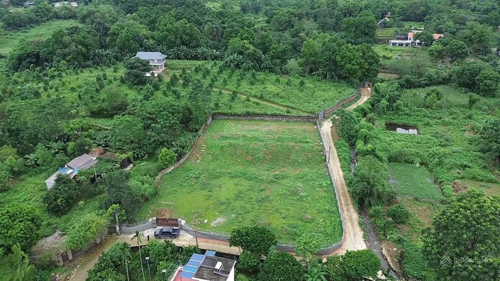 Lô góc! giáp suối to đẹp! view núi! lô 2750m2 tại lương sơn, giá chỉ 2.x triệu 1m2.  0988 112 ***