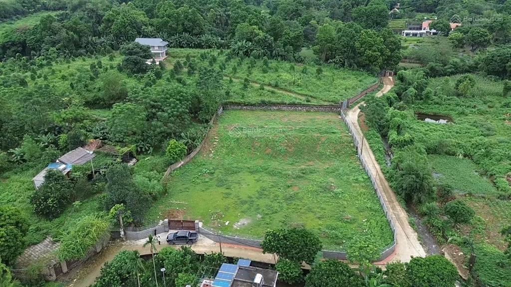 Lô góc! giáp suối to đẹp! view núi! lô 2750m2 tại lương sơn, giá chỉ 2.x triệu 1m2.  0988 112 ***