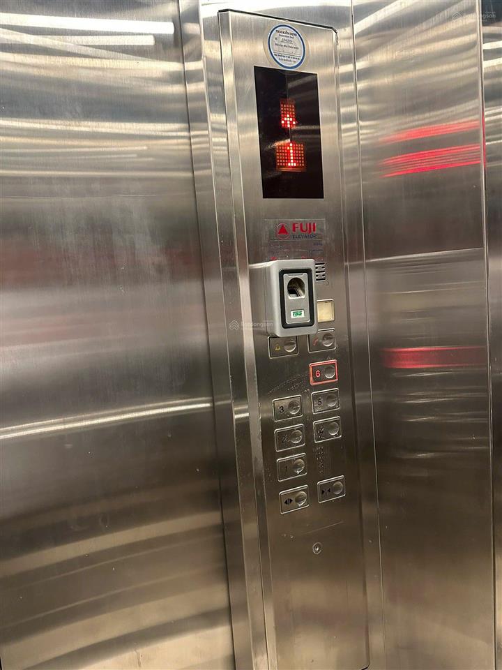 Bán nhà 7 tầng xây mới thang máy phân lô ô tô đỗ cửa phố hạ yên quyết  36m, giá 13.6 tỷ