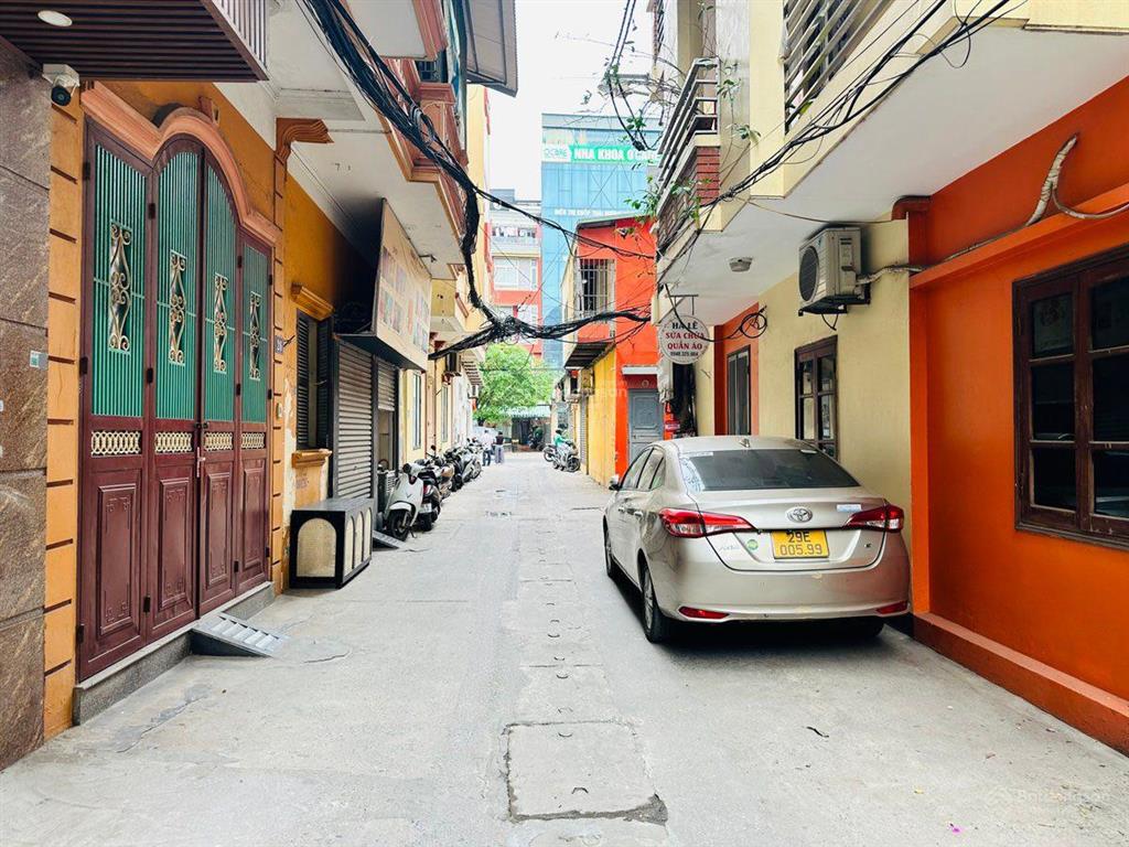 Bán nhà 7 tầng xây mới thang máy phân lô ô tô đỗ cửa phố hạ yên quyết  36m, giá 13.6 tỷ