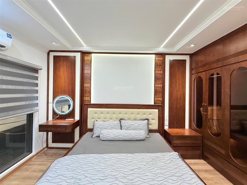 Bán nhà 7 tầng xây mới thang máy phân lô ô tô đỗ cửa phố hạ yên quyết  36m, giá 13.6 tỷ