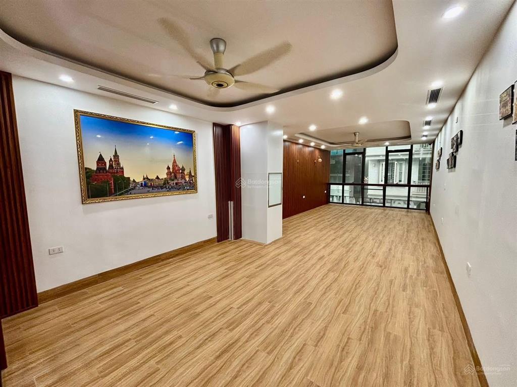 Cần bán gấp , cổng phụ trường đh quốc gia , 45m2 , 7 tầng, thang máy , làm vp, cty