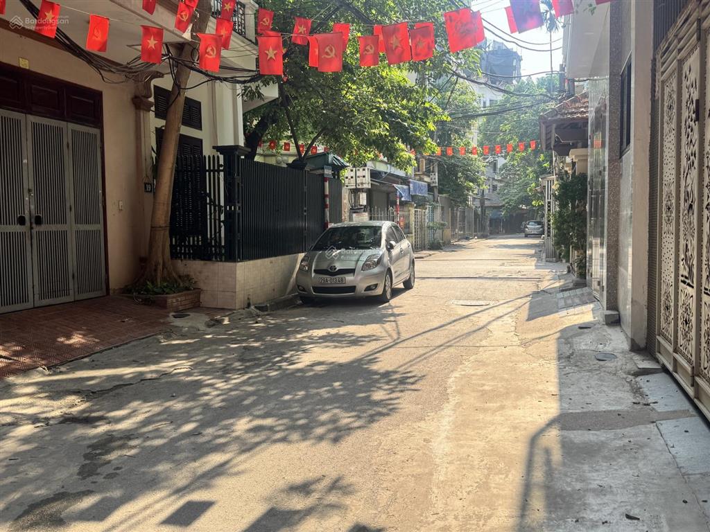 Cần bán gấp , 60m2 , mt 5,5m , trần quốc hoàn, làm vp, cty và dòng tiền hàng tháng