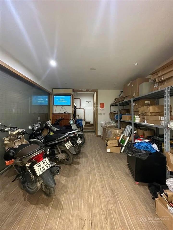 Hiếm, 20 tỷ , 50m2 , lô góc nguyễn văn huyên, 8 tầng thang máy , toà vp , cty