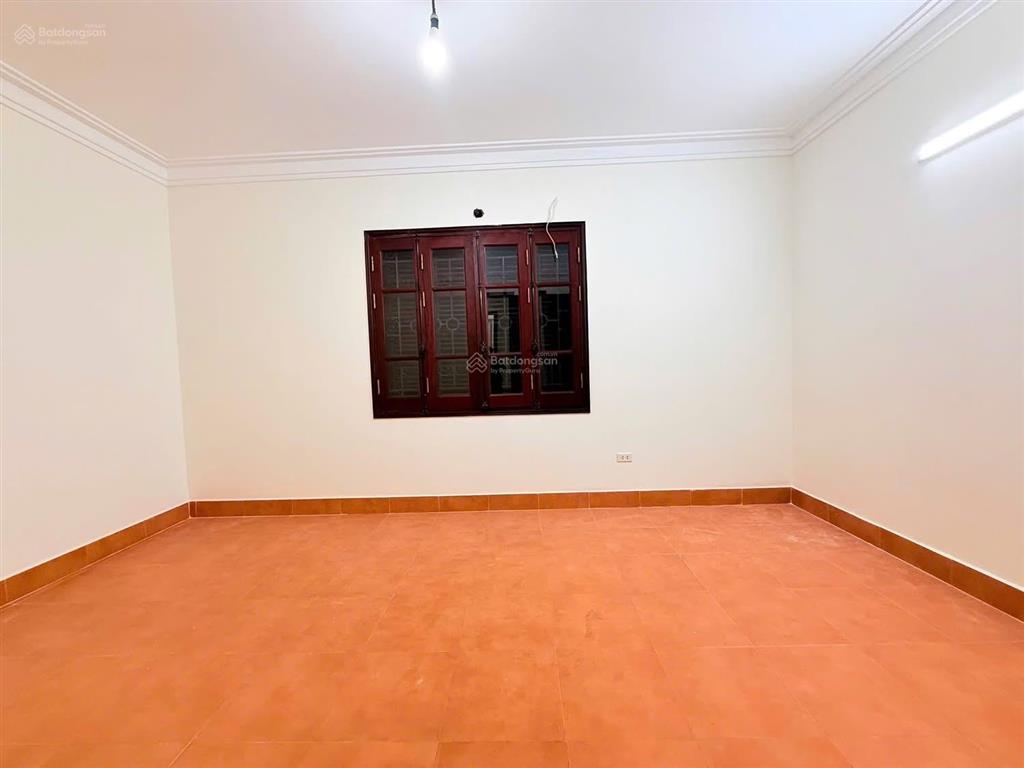Giảm 1 tỷ , 26 tỷ, phân lô trần quốc hoàn , 55m2 , mt 5,5m, ô tô tránh , cách phố 50m