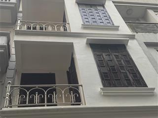 Chính chủ cần bán gấp nhà phố trần quốc hoàn  60m2  mt 5m , gía 26,2 tỷ , phân lô , ô tô tránh.