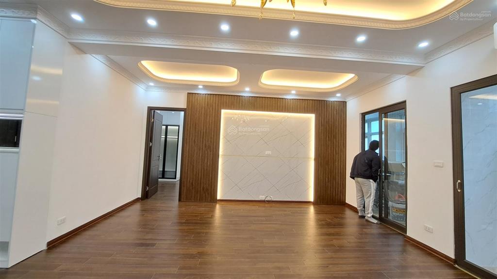 Bán chung cư 17t5 hoàng đạo thúy  151m2  10.8 tỷ  0988 579 ***