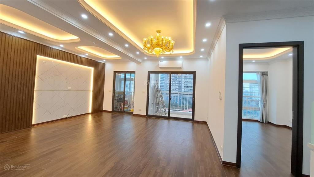 Bán chung cư 17t5 hoàng đạo thúy  151m2  10.8 tỷ  0988 579 ***