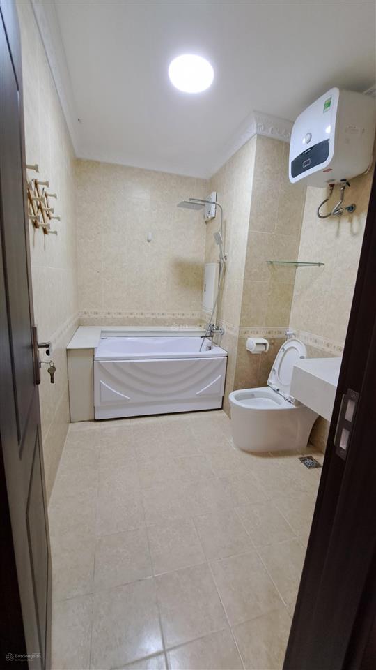 Cho thuê 17t8  158m2  4 ngủ, 3 wc  18tr/tháng  0988 579 ***