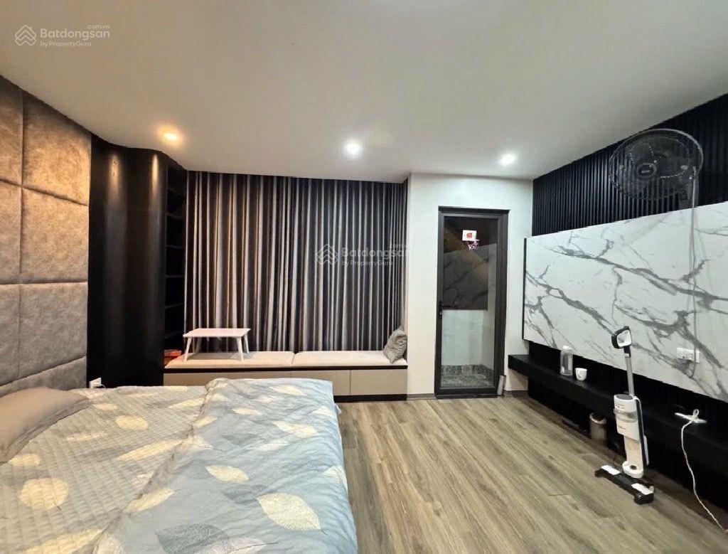 Siêu phẩm nhà đẹp phố chu huy mân long biên sổ đỏ nét căng
 7 tầng thang máy, dân xây độc lập.