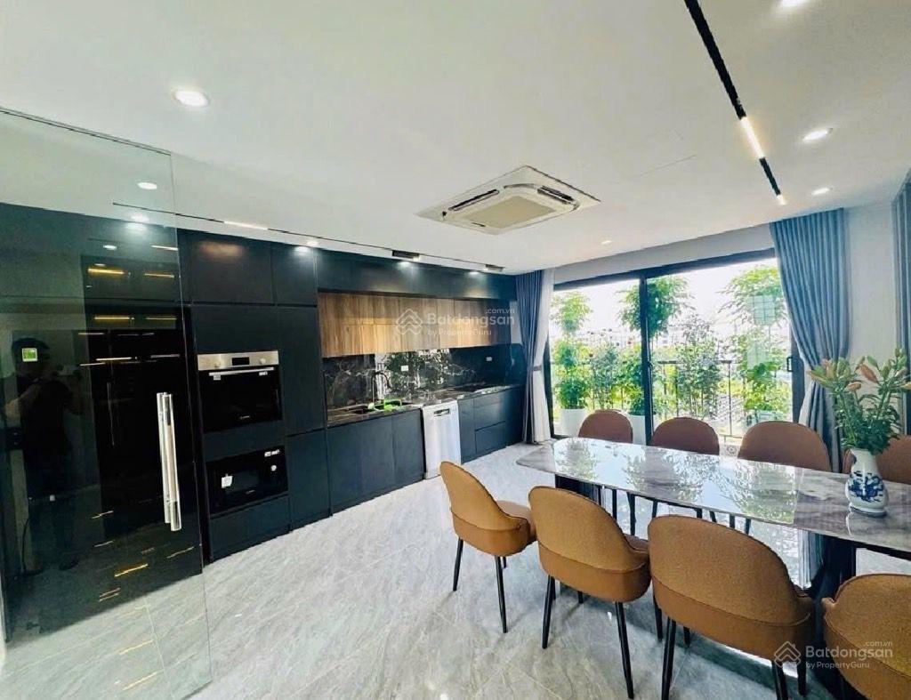 Siêu phẩm nhà đẹp phố chu huy mân long biên sổ đỏ nét căng
 7 tầng thang máy, dân xây độc lập.