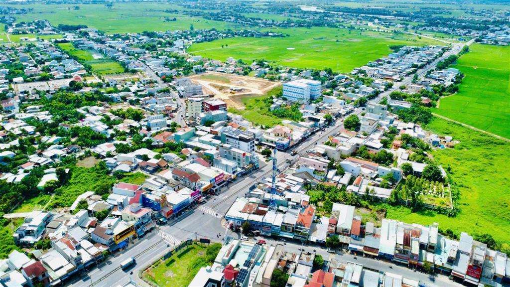 Bán gấp lô đất mặt tiền ql1a ngay trung tâm thị trấn nam phước  ngang 6.3m nở hậu 7m