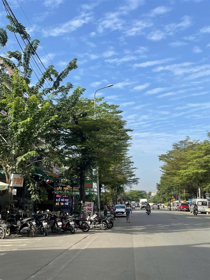 Cho thuê nhà căn góc 2 mặt tiền vị trí kinh doanh chiến lược