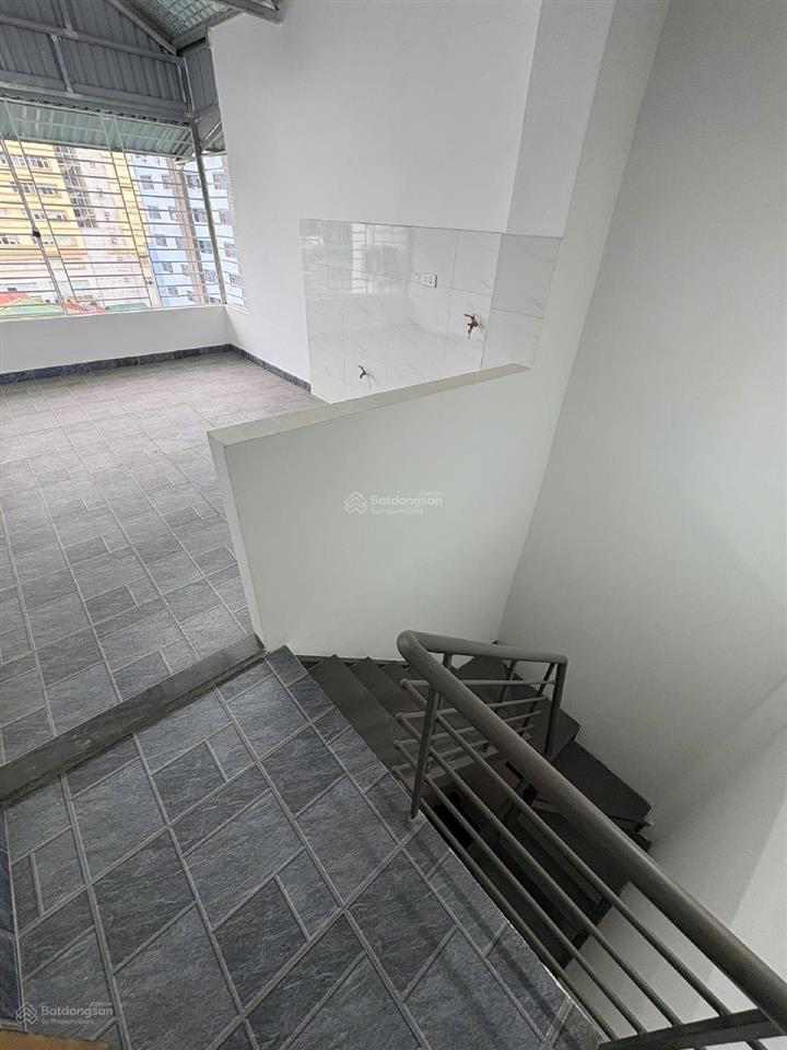 Bán nhà riêng pháo đài láng  đống đa  dt 31m2  6 tầng thang máy  full nội thất  có sân để xe