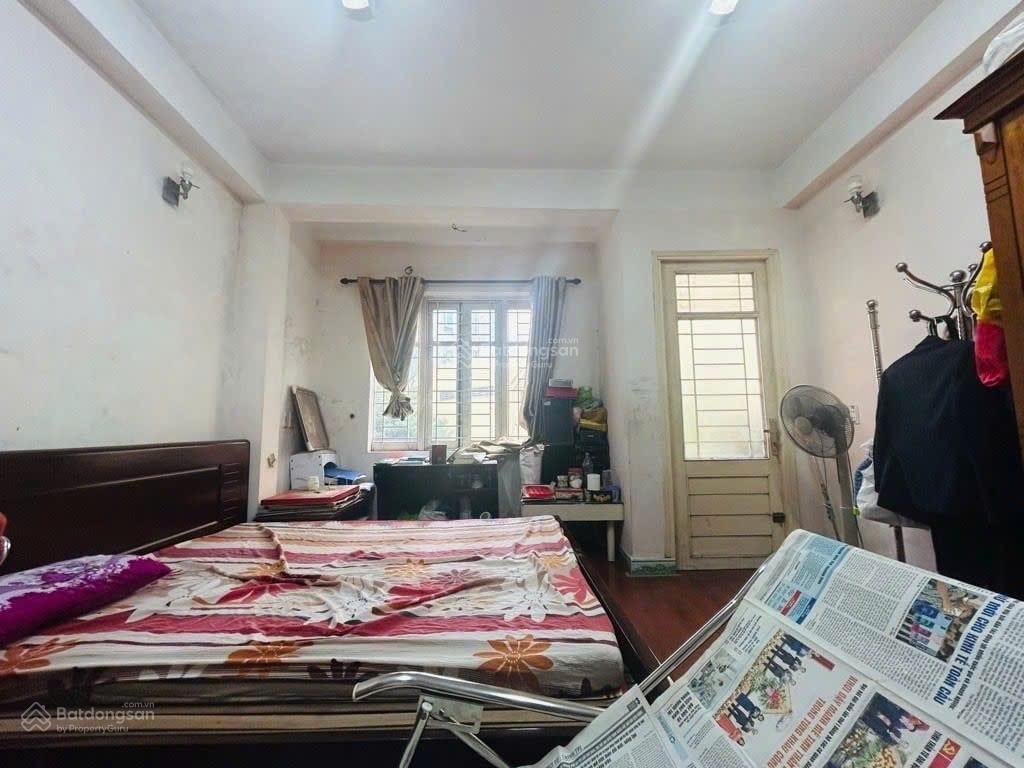 Bán nhà an trạch đống đa  dt 30m2  6 tầng  ô tô vào nhà  gần văn miếu  giá cắt lỗ