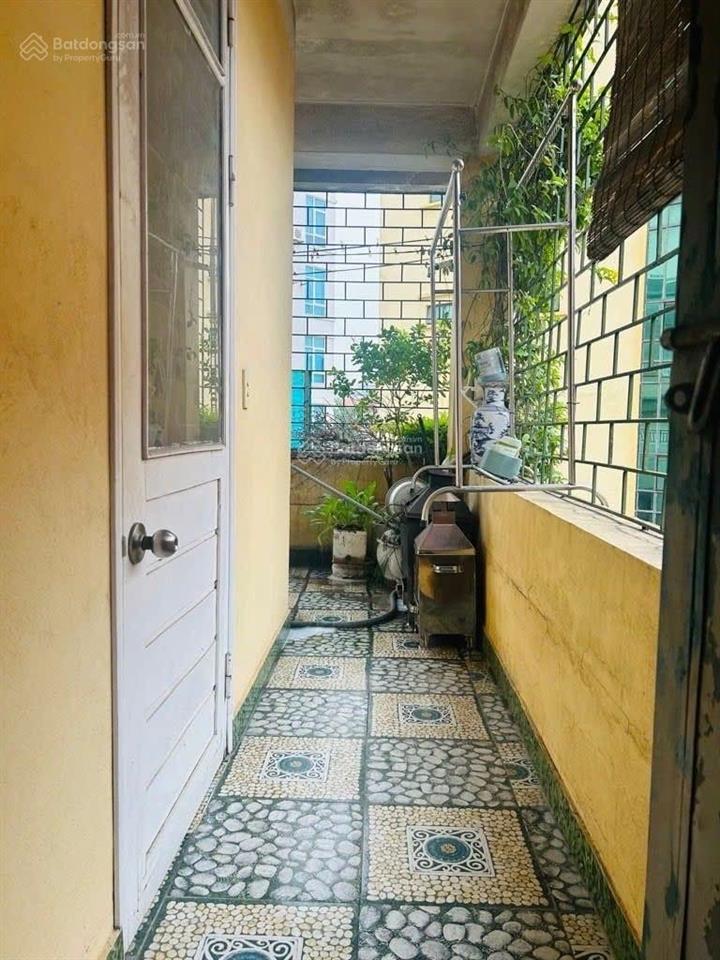 Bán nhà an trạch đống đa  dt 30m2  6 tầng  ô tô vào nhà  gần văn miếu  giá cắt lỗ