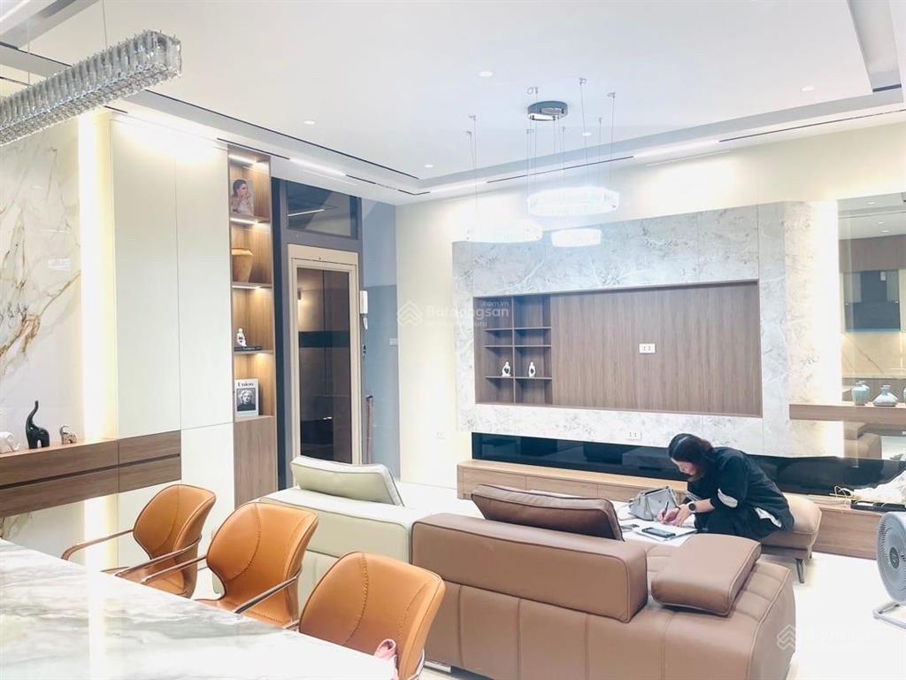 Bán nhà chính chủ hoàng hoa thám, dt 41m, 5 tầng, thang máy, 2 mặt ngõ, gần phố, chỉ 11.x tỷ