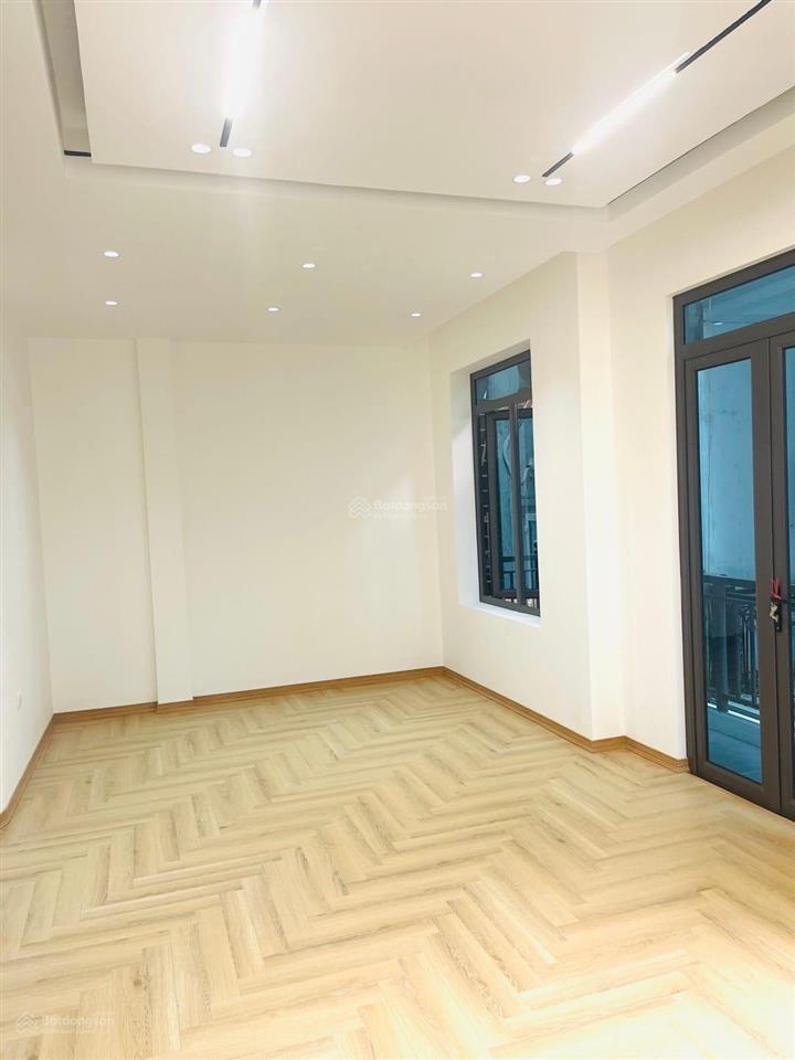 Bán nhà chính chủ hoàng hoa thám, dt 41m, 5 tầng, thang máy, 2 mặt ngõ, gần phố, chỉ 11.x tỷ