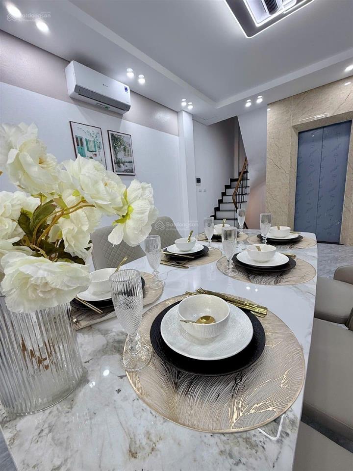 Bán nhà đẹp ba đình, dt 40m2, 6 tầng thang máy, ngõ thông, sát phố, dọn ở ngay, chỉ 12.x tỷ