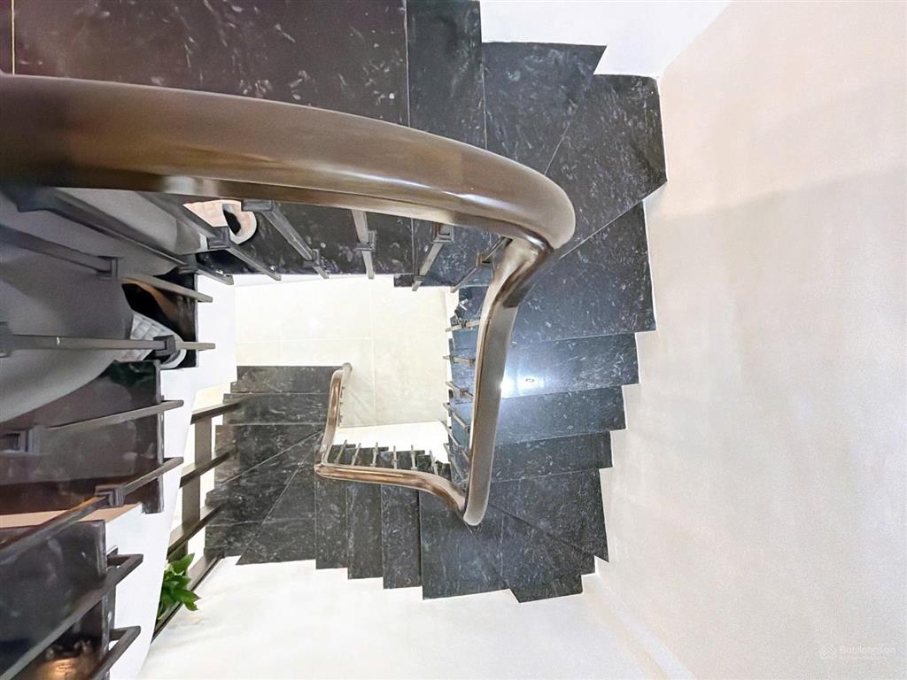 Bán nhà rẻ nhất thái thịnh, dt 36m2, 4 tầng, mt 3.8m, ngõ rộng, gần phố, chỉ 9.x tỷ