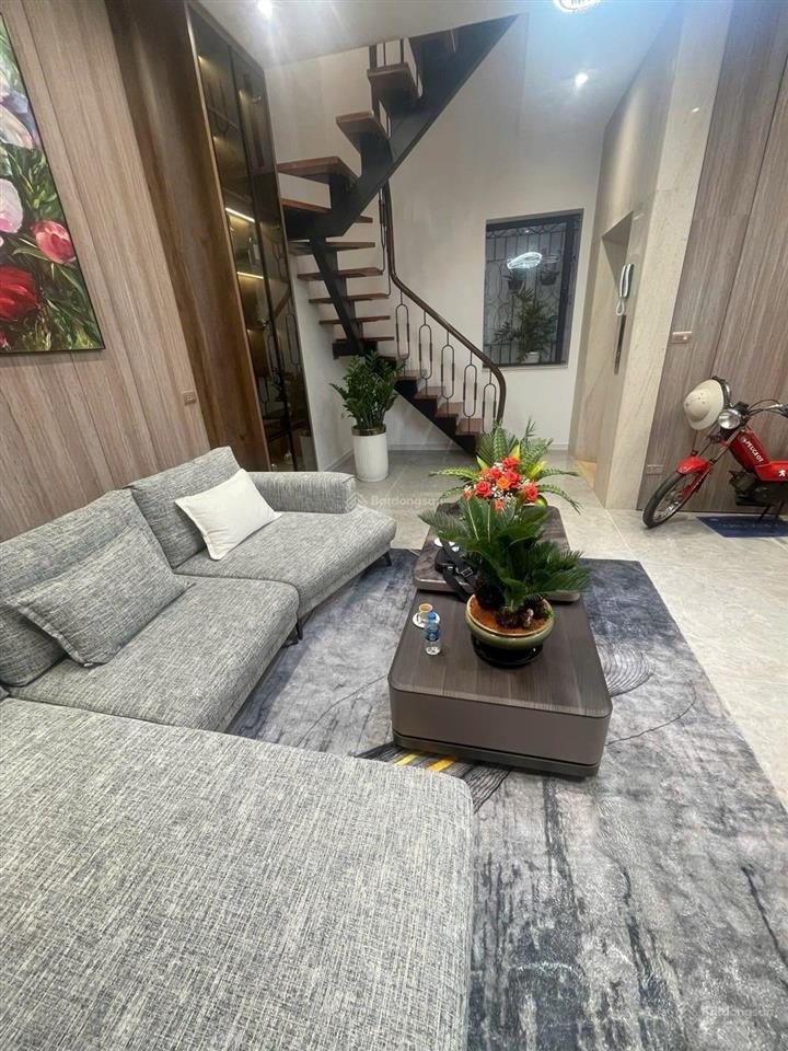 Bán nhà bạch mai  dt 47m2 6 tầng thang máy  mt 6.3m  1 nhà ra phố  giá nhỉnh 14 tỷ