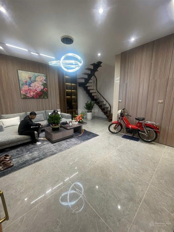 Bán nhà bạch mai  dt 47m2 6 tầng thang máy  mt 6.3m  1 nhà ra phố  giá nhỉnh 14 tỷ