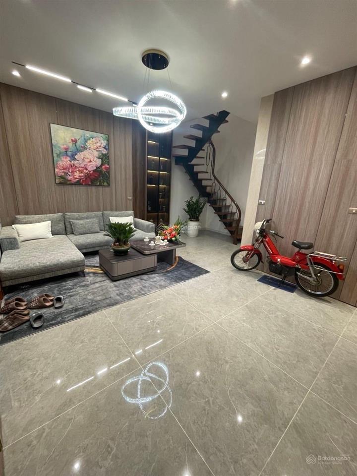 Bán nhà bạch mai  dt 47m2 6 tầng thang máy  mt 6.3m  1 nhà ra phố  giá nhỉnh 14 tỷ