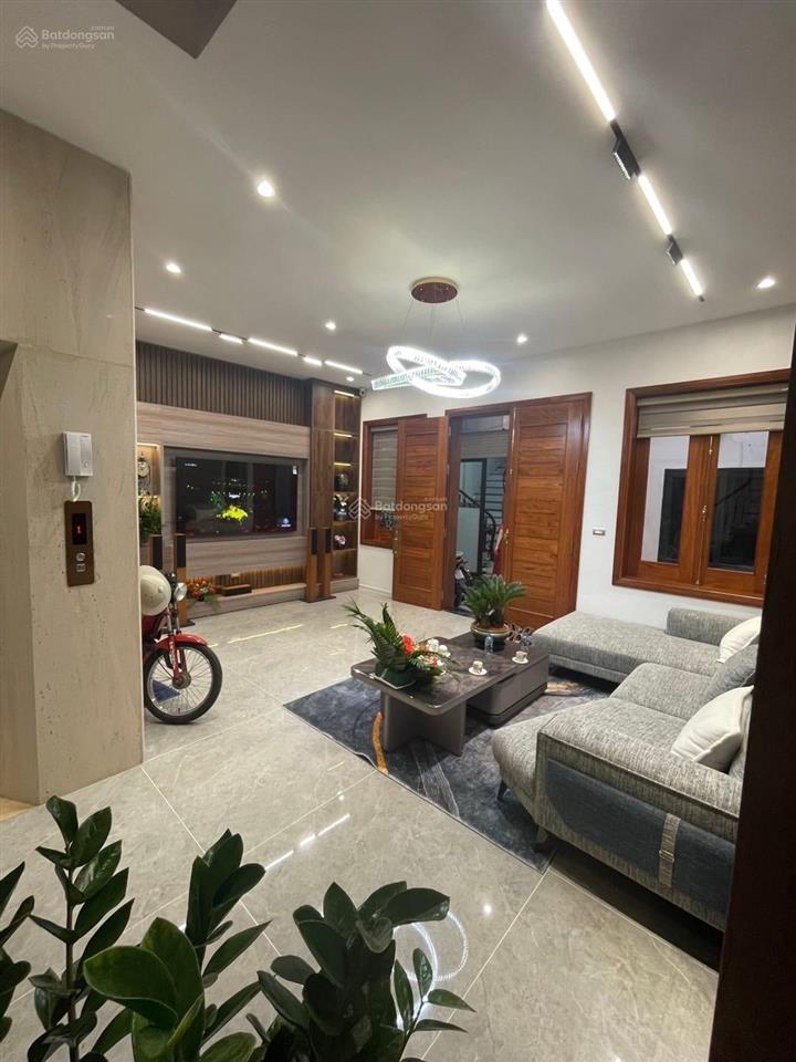 Bán nhà bạch mai  dt 47m2 6 tầng thang máy  mt 6.3m  1 nhà ra phố  giá nhỉnh 14 tỷ