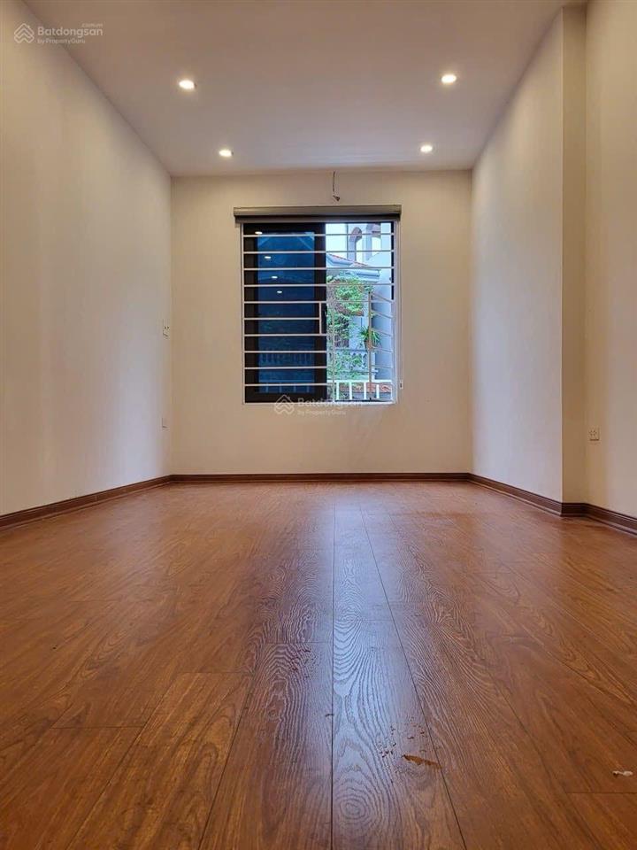 Bán nhà riêng chiến thắng la khê hà đông  33m2  ô tô đỗ cửa  ngõ thông  full nội thất  8.x tỷ