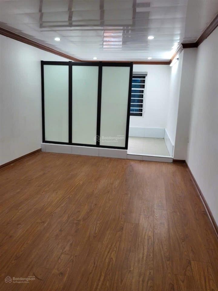 Bán nhà riêng chiến thắng la khê hà đông  33m2  ô tô đỗ cửa  ngõ thông  full nội thất  8.x tỷ