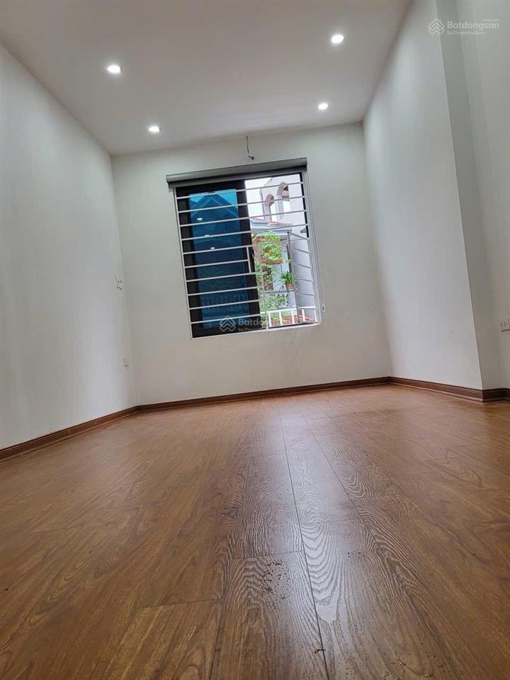 Bán nhà riêng chiến thắng la khê hà đông  33m2  ô tô đỗ cửa  ngõ thông  full nội thất  8.x tỷ