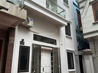Bán nhà đội cấn ba đình  dt 35m2 mt 6.2m  sân riêng 30m2  2 thoáng trước sau  giá nhỉnh 9 tỷ