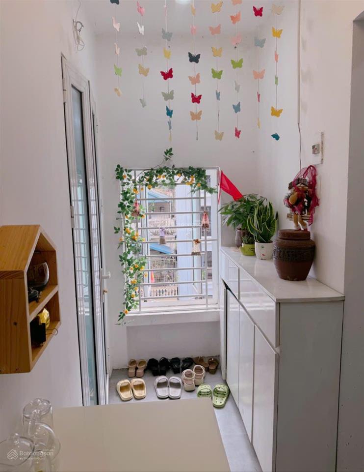 Bán tập thể mặt phố khuất duy tiến căn góc 2 ngủ 2 wc  full nội thất. ô tô đỗ chân cầu thang
