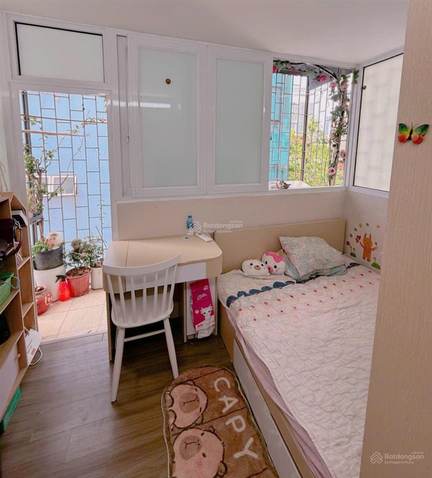 Bán tập thể mặt phố khuất duy tiến căn góc 2 ngủ 2 wc  full nội thất. ô tô đỗ chân cầu thang