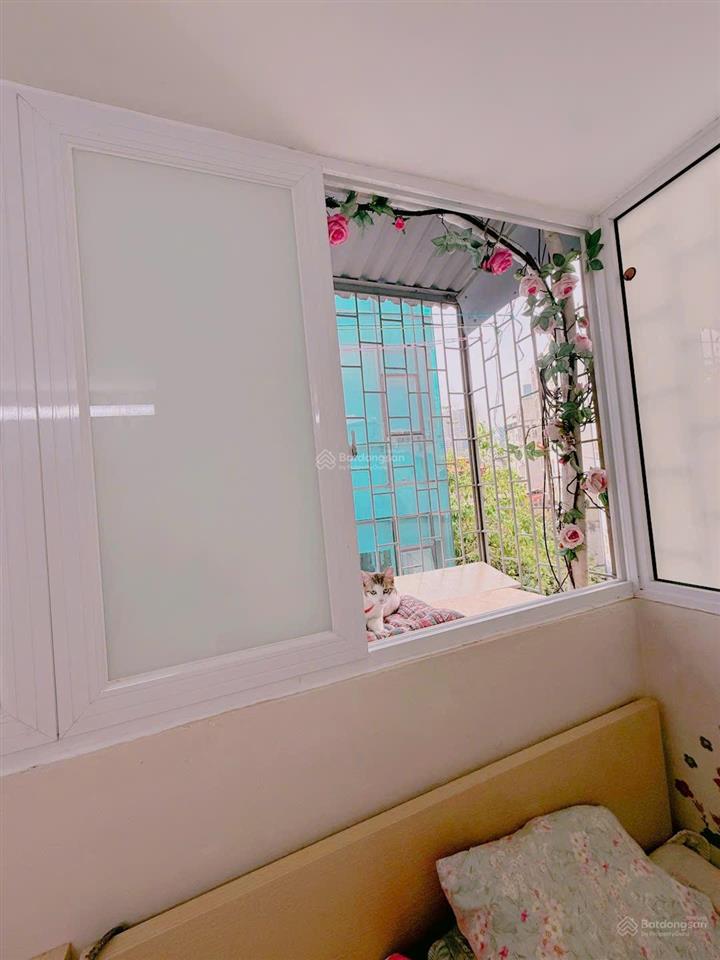 Bán tập thể mặt phố khuất duy tiến căn góc 2 ngủ 2 wc  full nội thất. ô tô đỗ chân cầu thang
