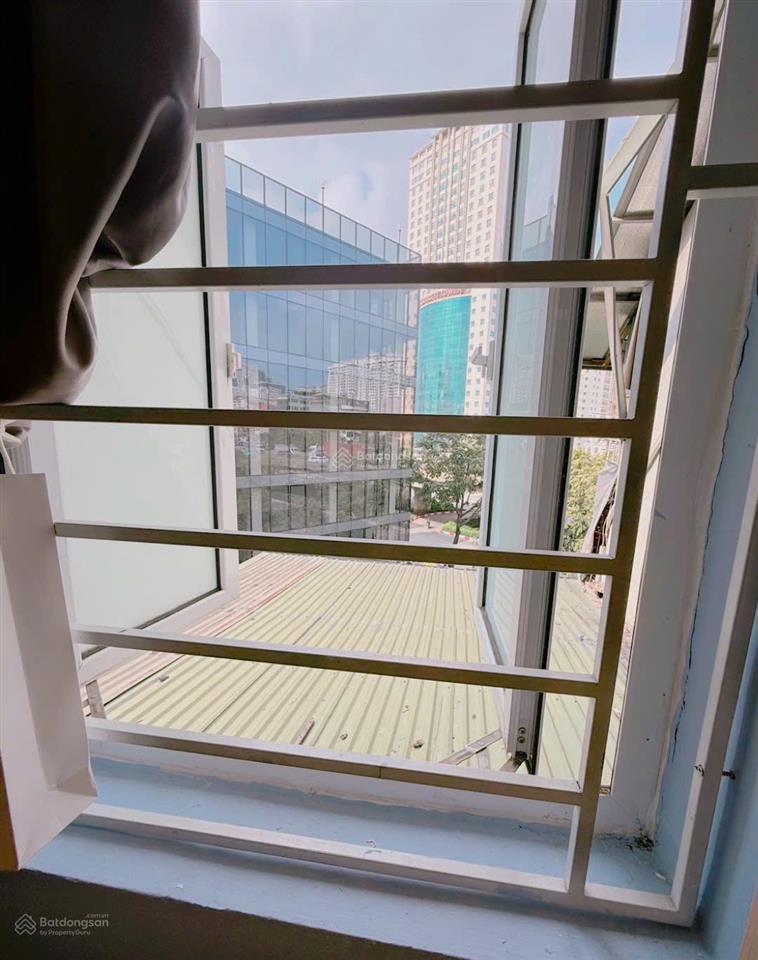 Bán tập thể mặt phố khuất duy tiến căn góc 2 ngủ 2 wc  full nội thất. ô tô đỗ chân cầu thang