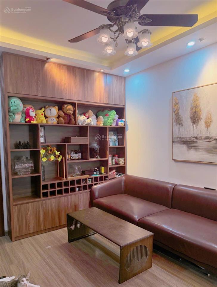 Bán tập thể mặt phố khuất duy tiến căn góc 2 ngủ 2 wc  full nội thất. ô tô đỗ chân cầu thang